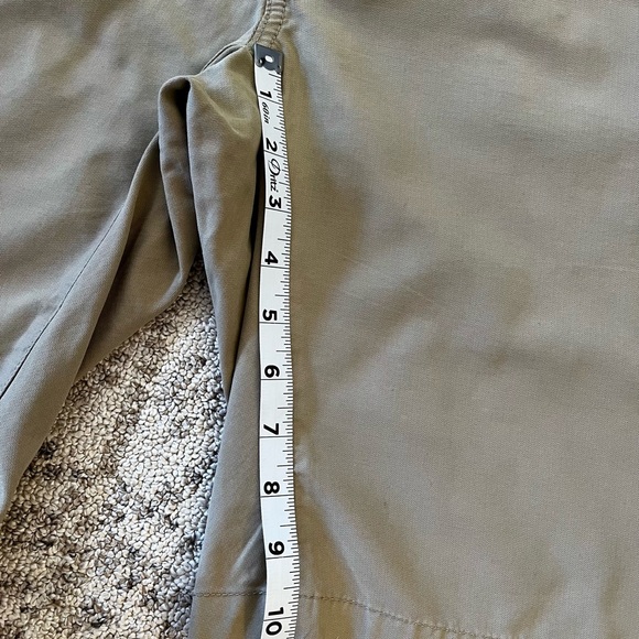 Eddie Bauer Men’s Khaki Shorts - Picture 4 of 7